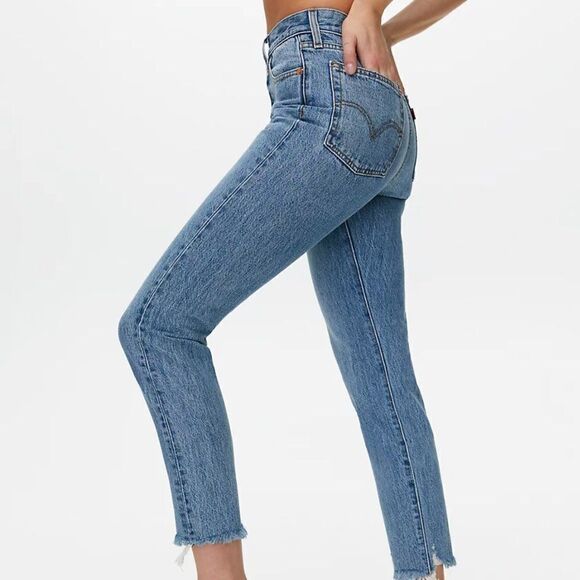 LEVI'S Wedgie Skinny Cut Off Medium Wash - Picture 1 of 14
